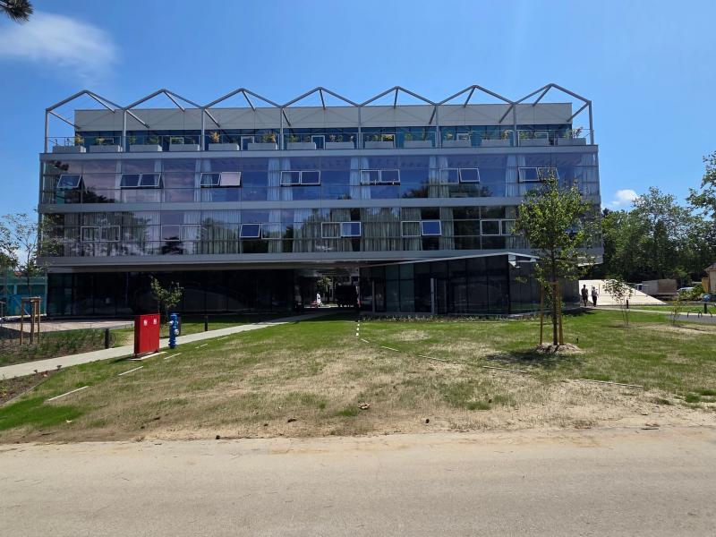 NTH Mobile, Varaždin – pogled s parkovne strane