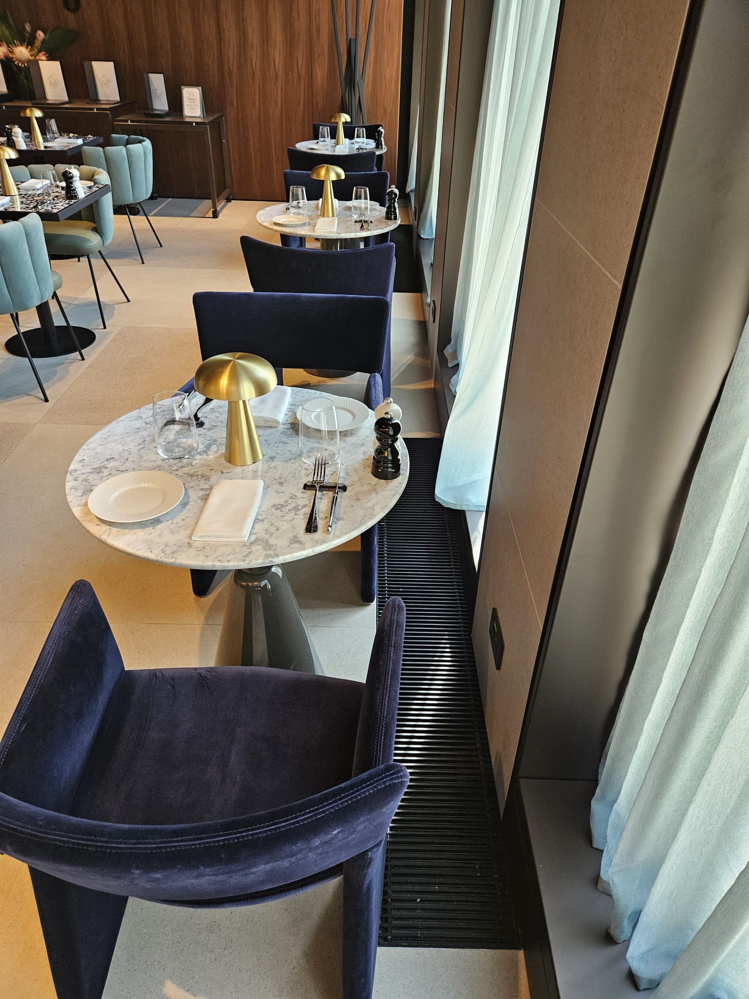 Hotel Keight – Katherm HK uz ostakljenje restorana