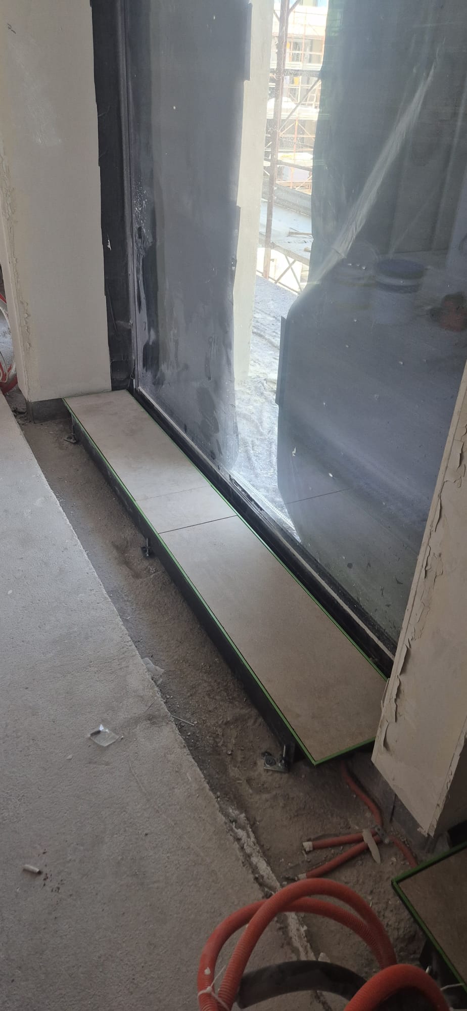 Hotel Marjan, Split – ugradnja uz ostakljenje sa zaštitnim pokrovom